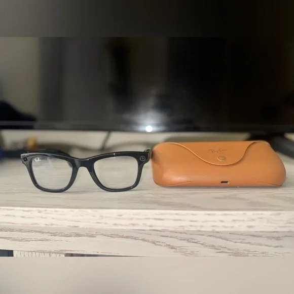 Ray-Ban Meta AI Glasses - Picture 3 of 3